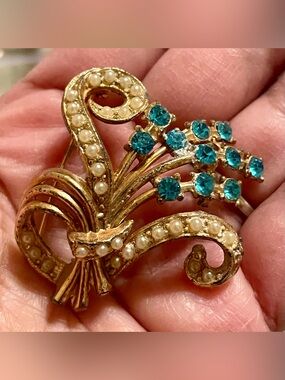 Vintage Gold-Tone Floral Brooch with Teal Stones and Pearl Accents